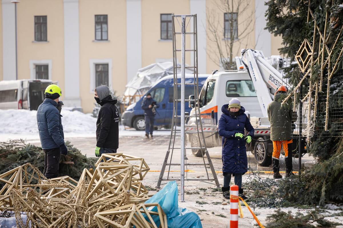 Kaune nupuošiama Kalėdų eglė