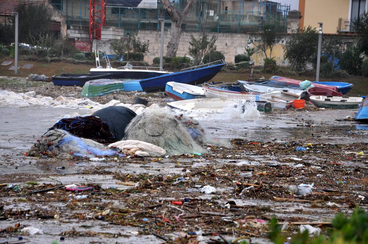 Vaizdo įrašuose – audros niokojama Italija