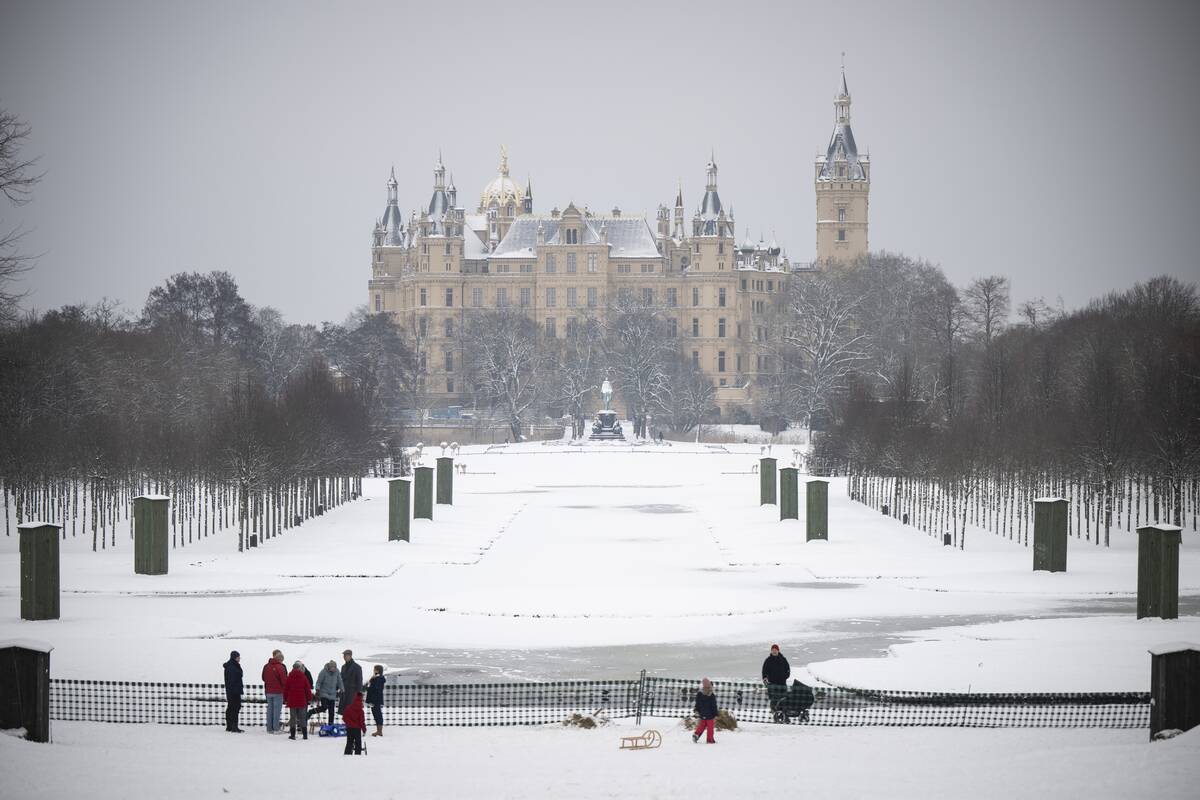 Europą užklupę šalti orai atnešė sumaištį keliautojams