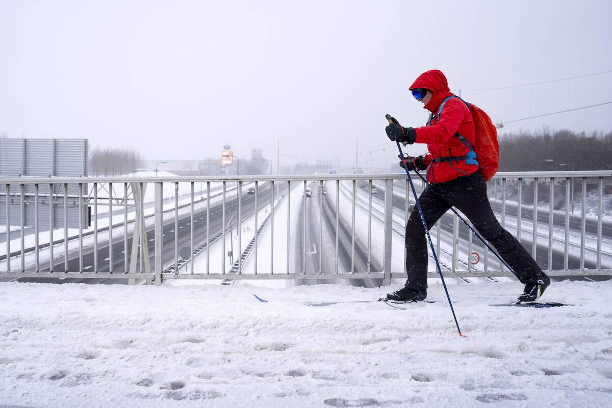 Tęsiantis gyvybių pareikalavusiai šalčio bangai, Europa susiduria su transporto chaosu