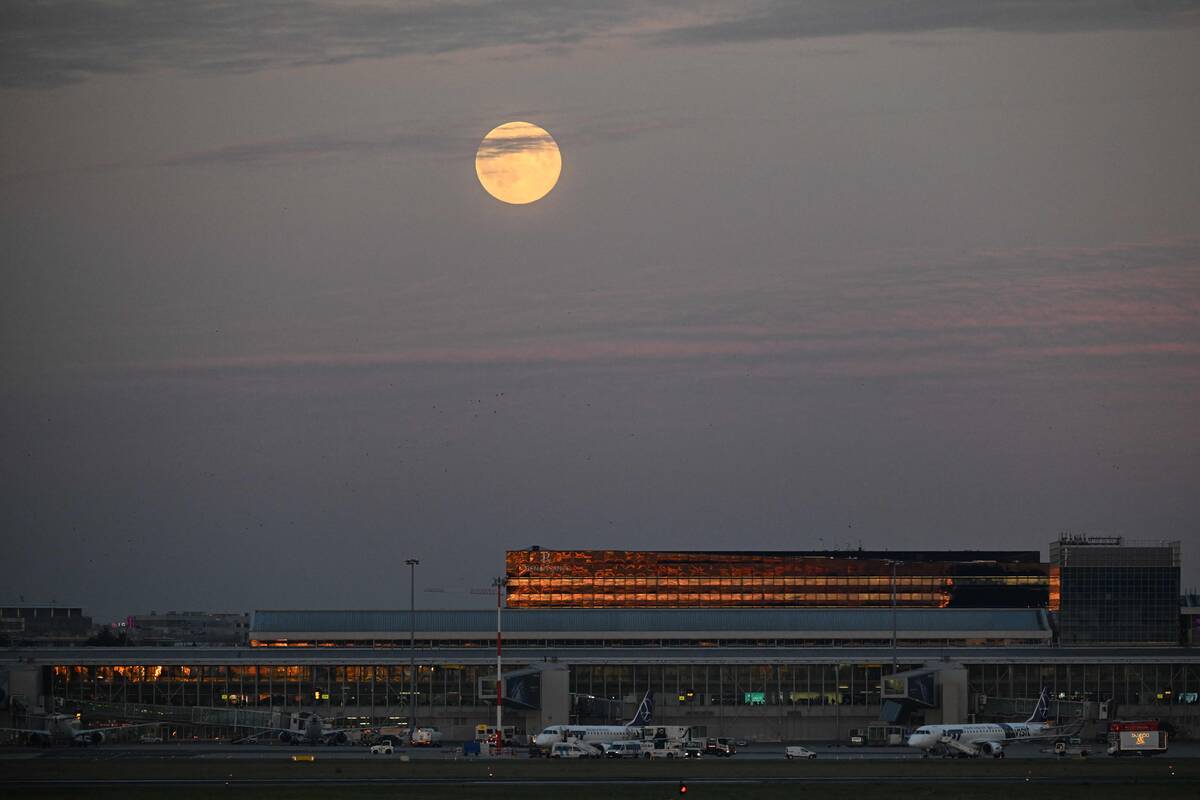 Varšuvos oro uoste sulaikytas Ukrainos pilietis su radijo signalų trikdikliu