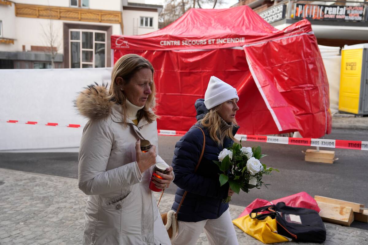 Aiškėja naujos gaisro Alpių kurorte aplinkybės: apdaila buvo lyg „plasitikinis benzinas“