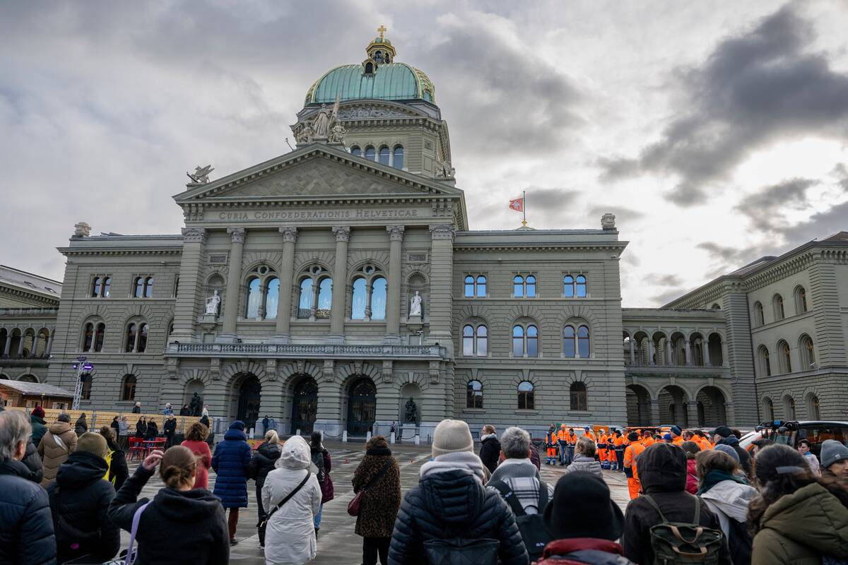 Šveicarija pagerbė 40 gyvybių nusinešusio gaisro aukas