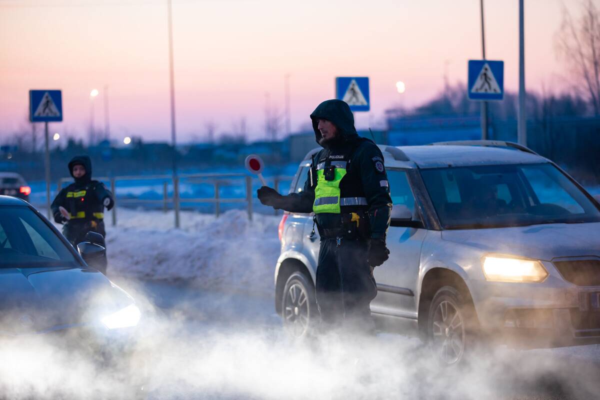 
<span>Policija planuoja patikrinimus: dėmesys bus skiriamas vairuotojų blaivumui ir pėsčiųjų saugumui</span>
