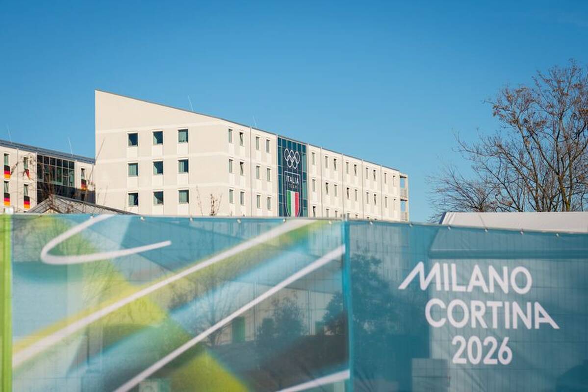 Allison Reed ir Saulius Ambrulevičius atvyko į susitikimą su žurnalistais