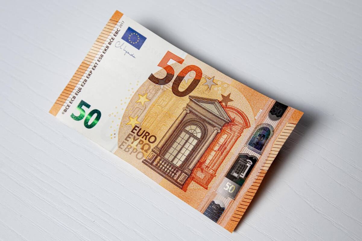 
<span>Dvejuose šalies miestuose rasta padirbtų eurų banknotų</span>
