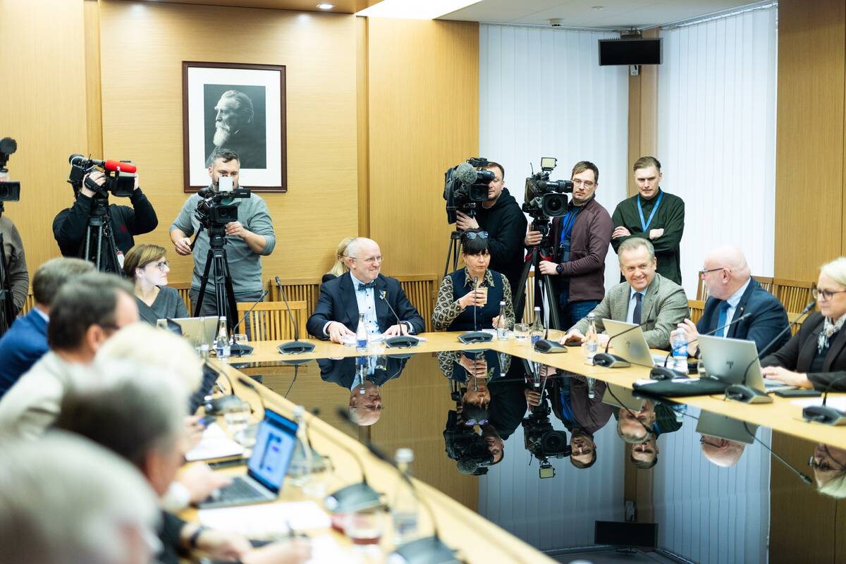
<span>Darbo grupė apibrėžė LRT tarybos ir valdybos funkcijas, nuomonės išsiskyrė dėl misijos</span>
