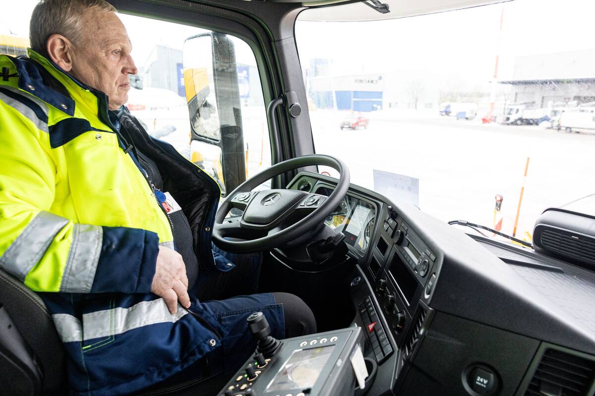 Naujosios Vilniaus oro uosto sniego valymo technikos pristatymas