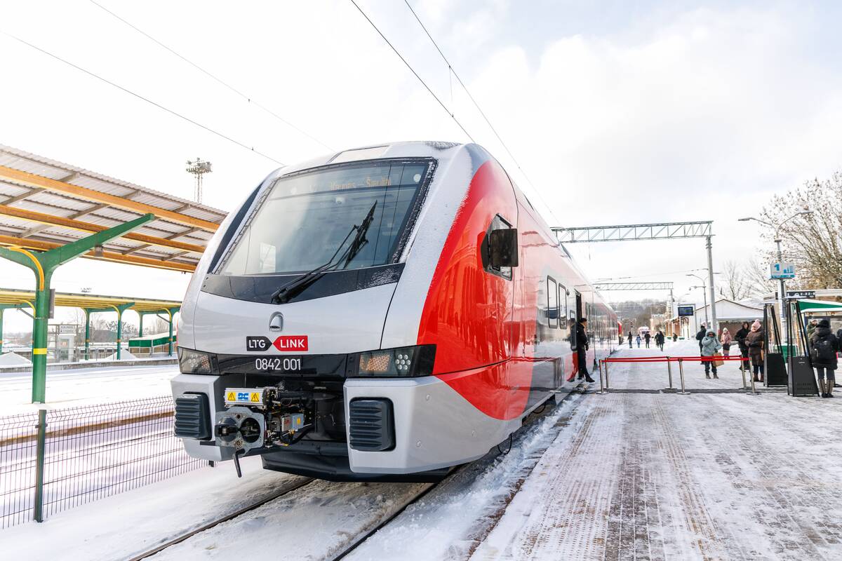 Kaune pristatytas baterinis „Stadler“ traukinys