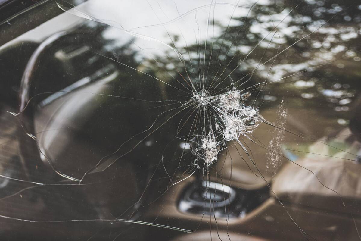 
<span>Nemaloni staigmena vairuotojui: išdaužė automobilio langą ir įmetė fejerverką</span>
