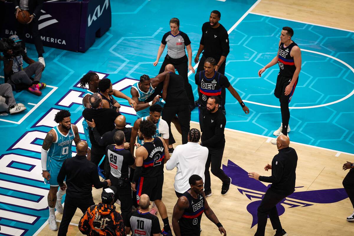 
<span>NBA rungtynėse – smūgių kruša: iš aikštės išvaryti net keturi krepšininkai</span>
