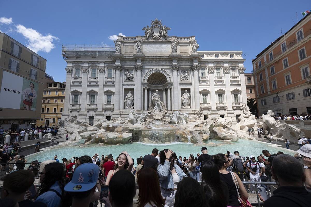 
<span>Įsigalioja mokestis turistams, norintiems apžiūrėti Trevi fontaną Romoje</span>
