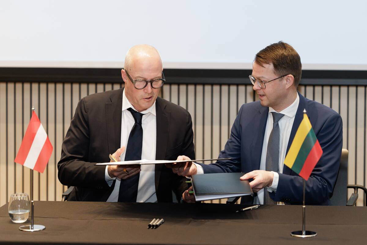 „Via Lietuva“ pasirašė sutartį dėl elektroninės kelių rinkliavos sistemos diegimo 