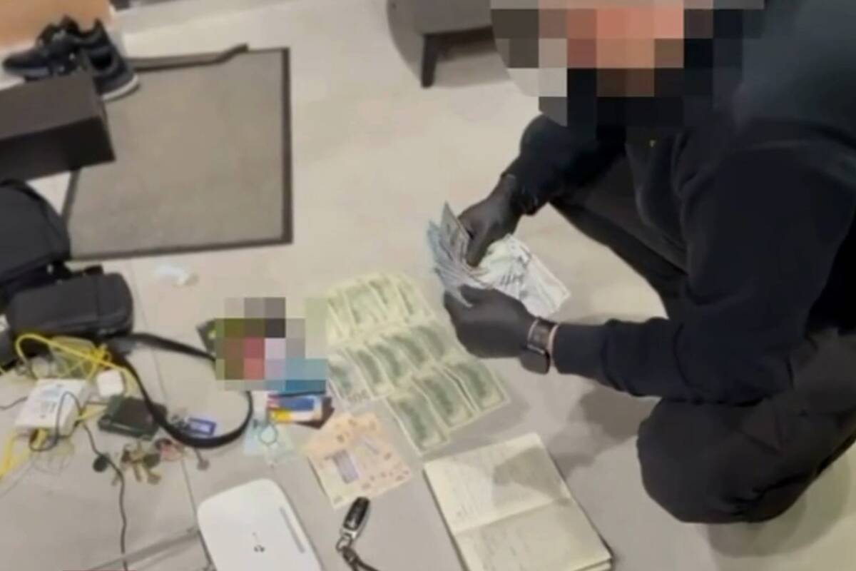 
<span>Tarptautinės operacijos metu likviduotas telefoninių sukčių centras Ukrainoje: sulaikyta 11 asmenų</span>
