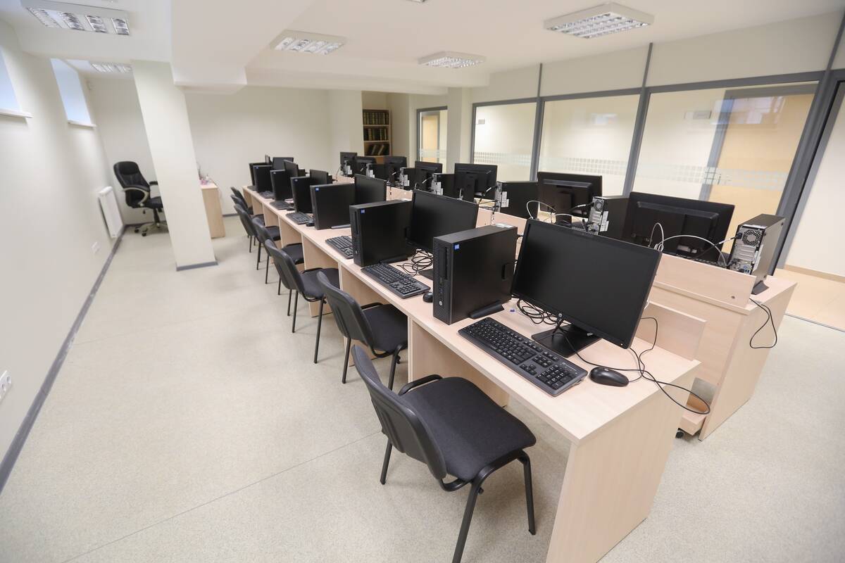 
<span>Savivaldybių bibliotekoms perduodama 220 kompiuterių</span>
