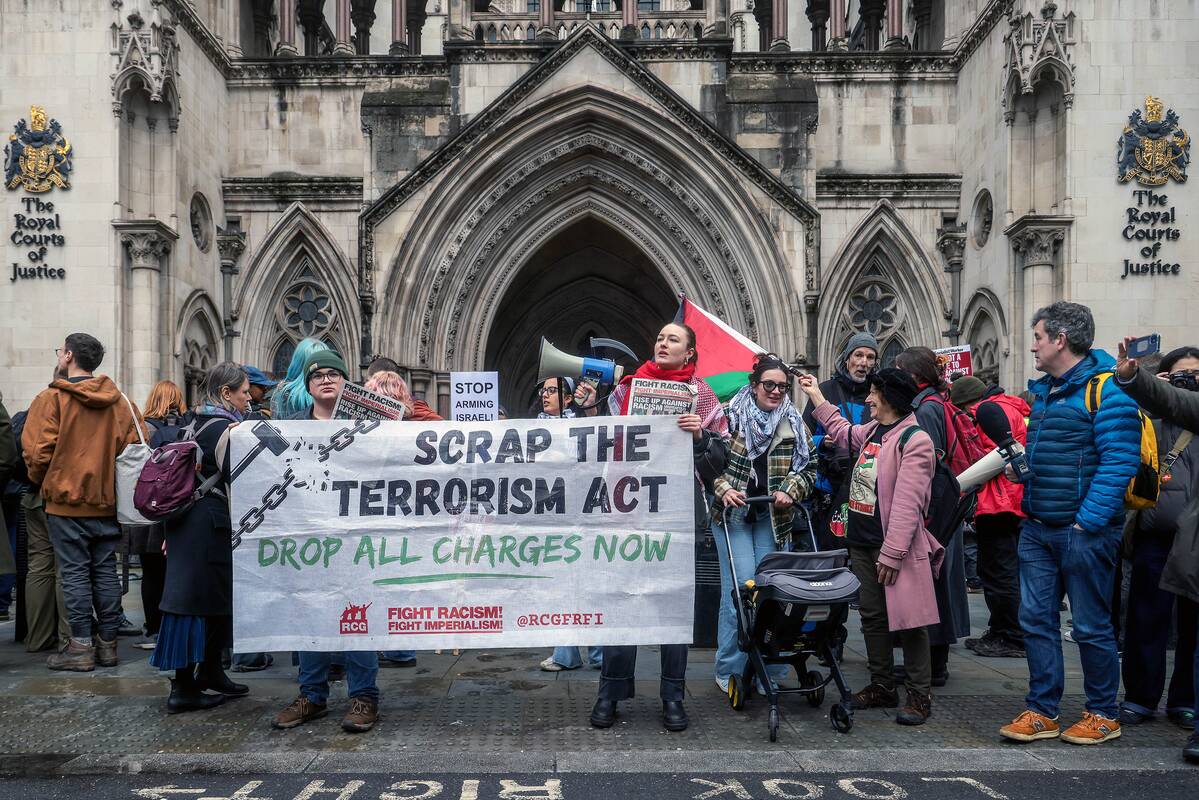 
<span>JK Aukštasis teismas: vyriausybė neteisėtai uždraudė aktyvistų grupę „Palestine Action“</span>
