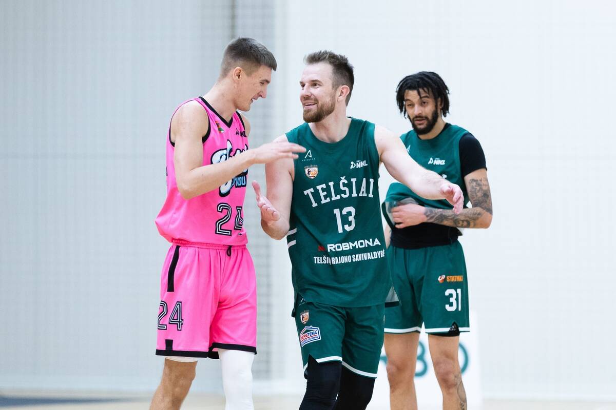 
<span>VDU sporto centre čempionai neatlaikė padiktuoto taškų lenktynių tempo</span>
