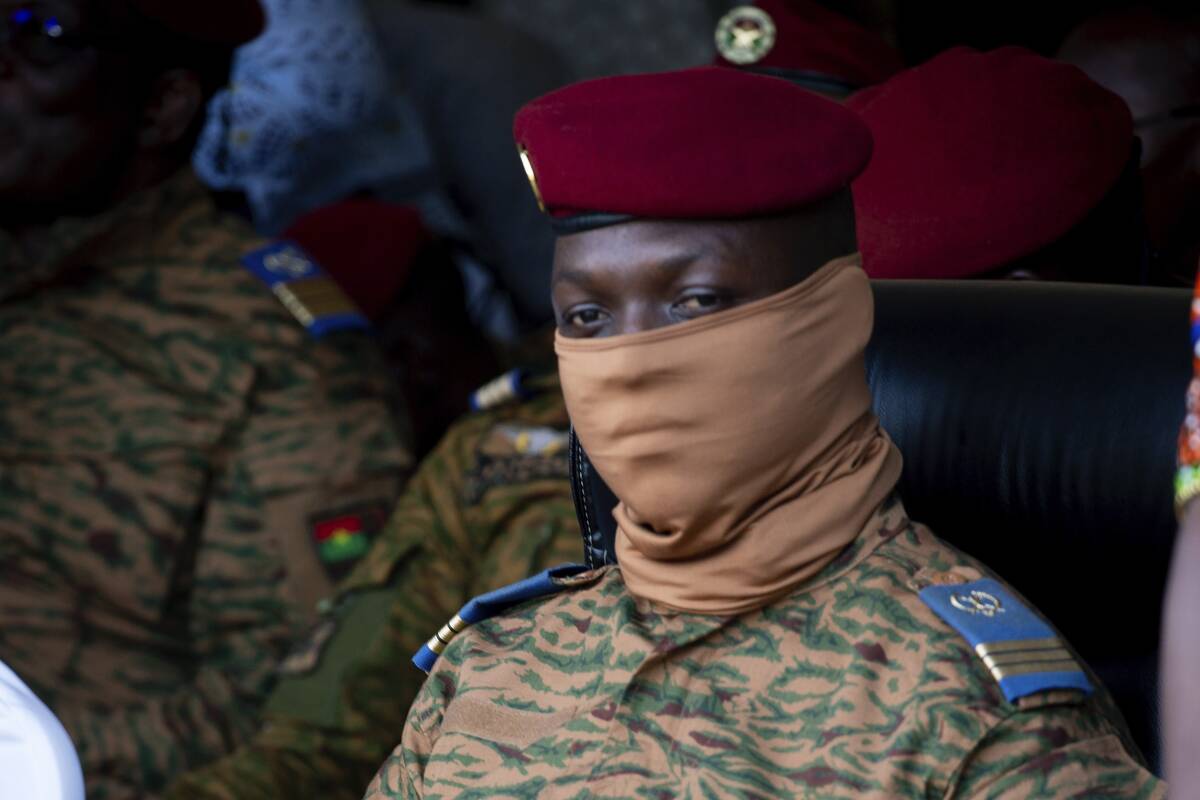 
<span>Burkina Fase panaikintos visos politinės partijos</span>
