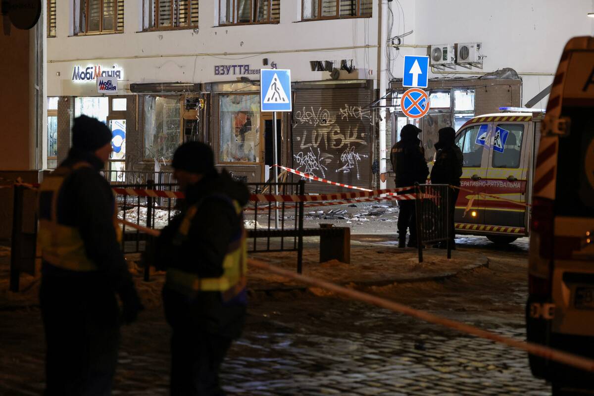 
<span>Pareigūnai: per sprogimą Lvive žuvo policininkė, dar 15 žmonių sužeista</span>
