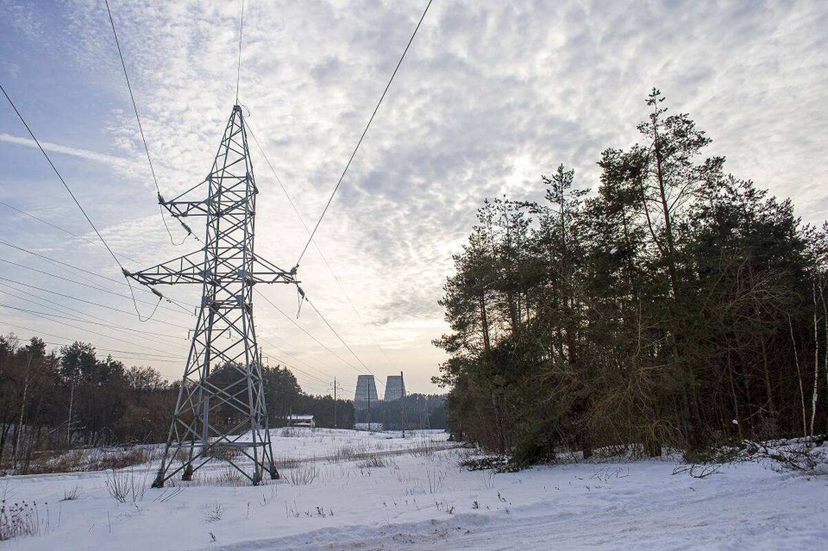 
<span>Dėl nutrūkusių laidų 1,3 tūkst. vartotojų vis dar likę be elektros</span>
