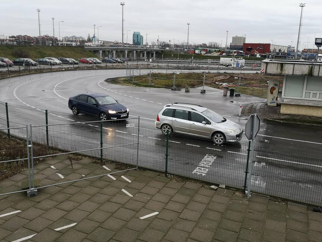 Perspėjo: besikeliantiems keltu į Neringą šį savaitgalį derėtų pasirūpinti bilietais, nes informacija duomenų sistema gali nepranešti apie automobilio perkėlimui taikomas lengvatas.