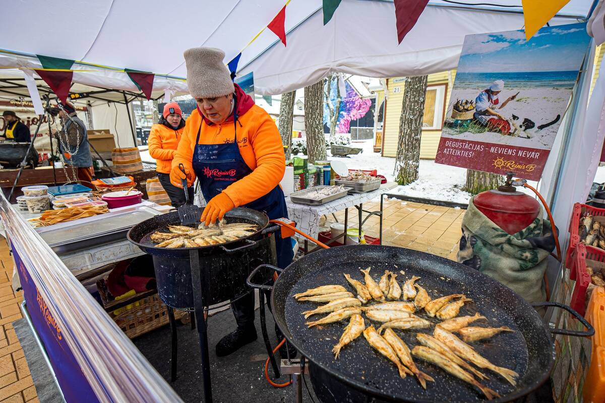 Simbolis: šį savaitgalį Palanga ir vėl kvepės stintomis.