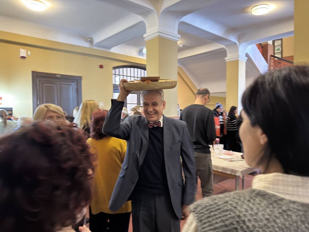 Šventė: universiteto bendruomenės atstovai Užgavėnes paminėjo kepdami blynus ir klausydamiesi liaudiškos muzikos.