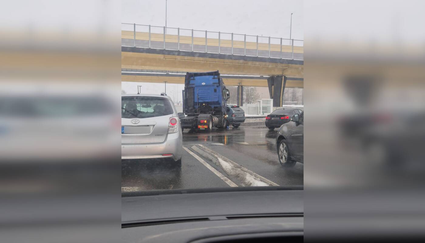 
<span>Uostamiestyje – dar vienas vilkiko ir lengvojo automobilio susidūrimas</span>
