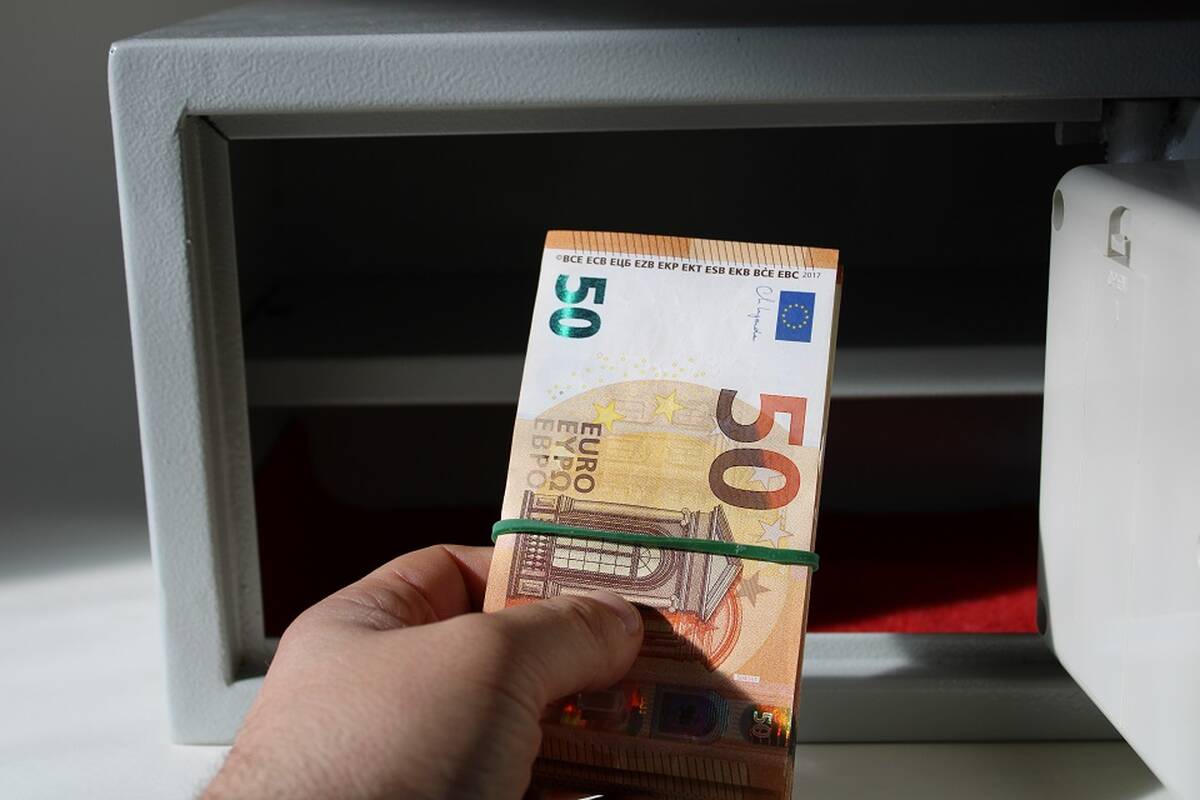 
<span>Sadeckas: gynybos obligacijos – alternatyva bankų indėliams</span>
