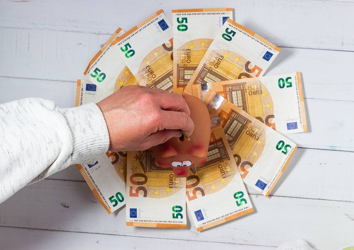 
<span>Finansų ministerija įregistravo siūlymą atsisakyti 2 proc. gynybos obligacijų palūkanų ribos</span>
