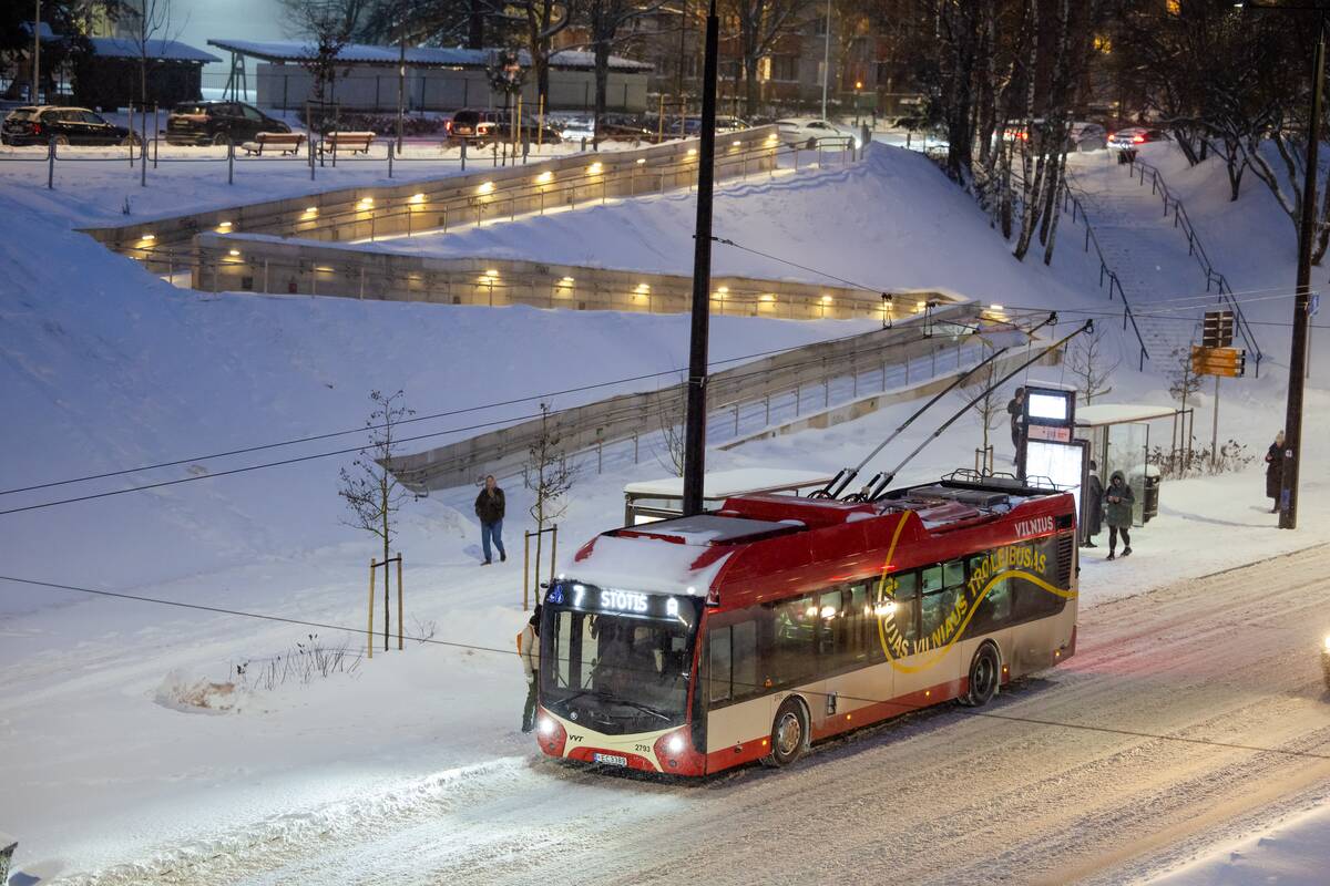 
<span>Dėl stipraus šalčio sostinėje vėluoja viešasis transportas</span>
