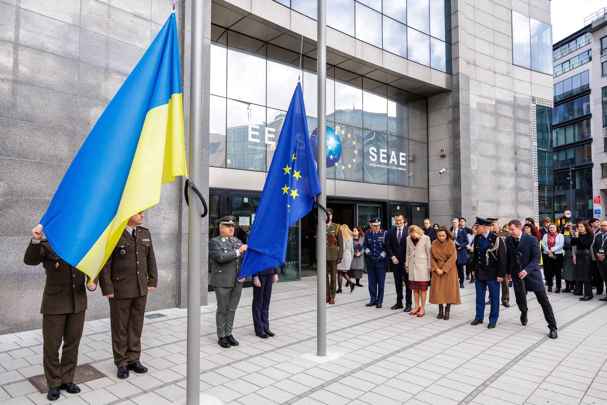 
<span>Prie Europos Komisijos būstinės iškelta Ukrainos vėliava</span>
