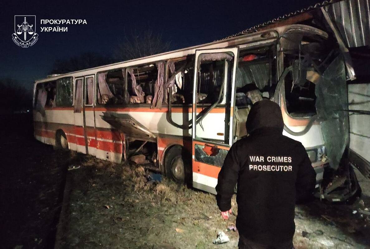 
<span>Rusijos kariai dronu smogė maršrutiniam autobusui Ukrainoje: aukų skaičius išaugo iki 15</span>
