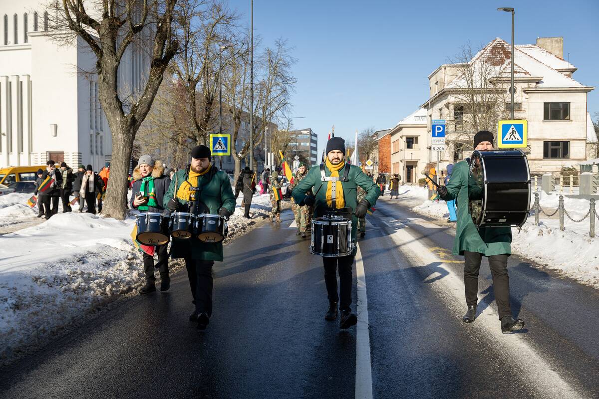 Šventinė Vasario 16-osios eisena 