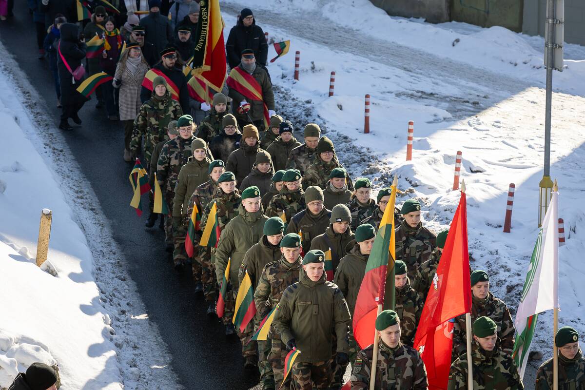 Šventinė Vasario 16-osios eisena 