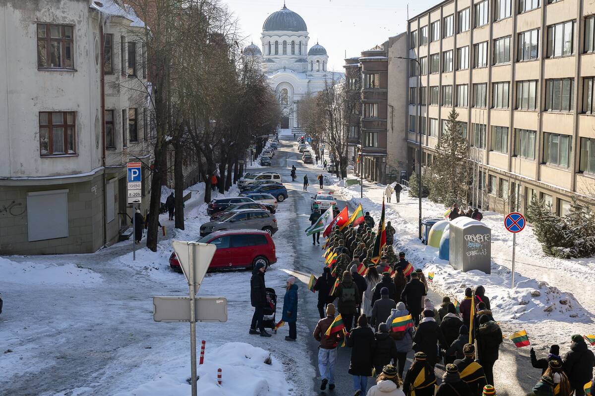 Šventinė Vasario 16-osios eisena 