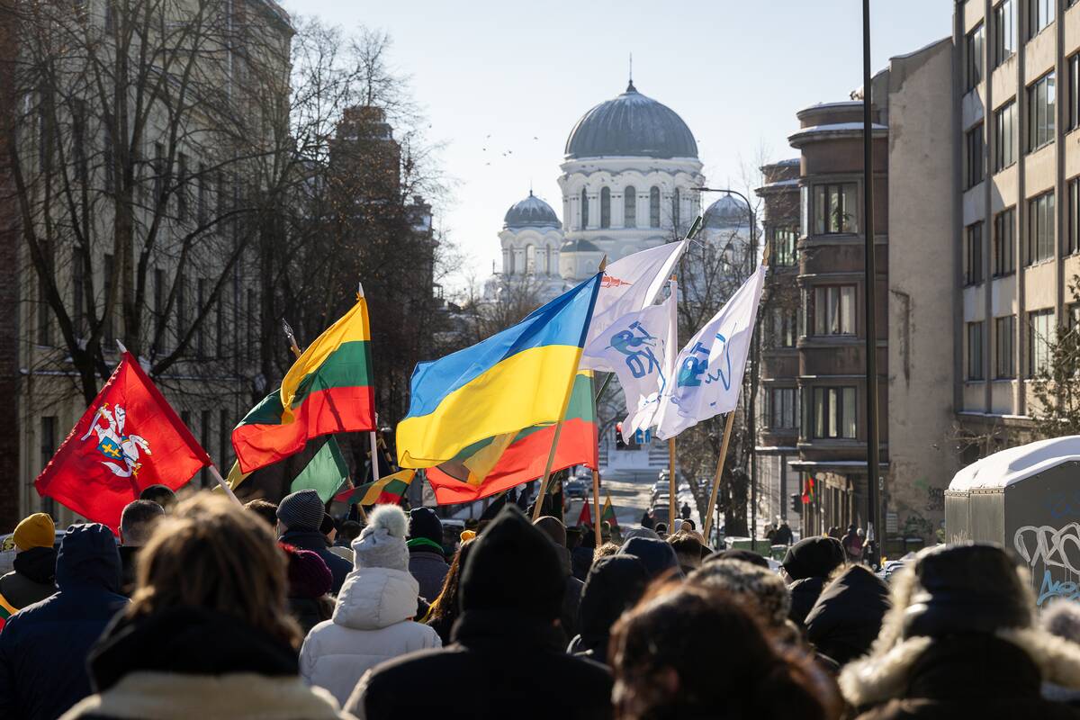 Šventinė Vasario 16-osios eisena 