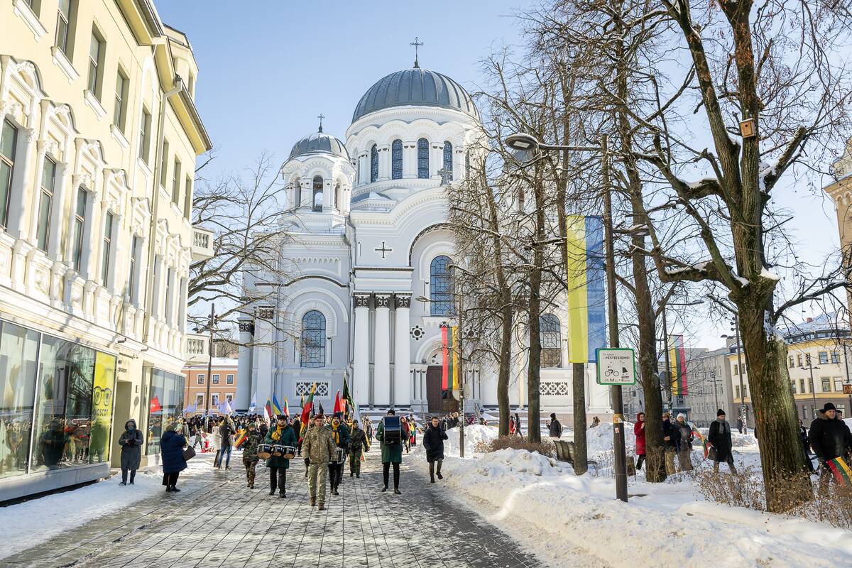 Šventinė Vasario 16-osios eisena 