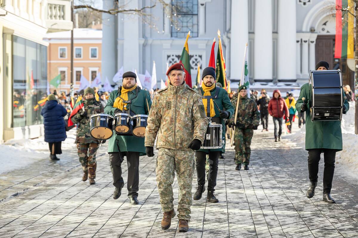 Šventinė Vasario 16-osios eisena 