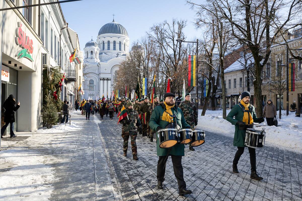 Šventinė Vasario 16-osios eisena 