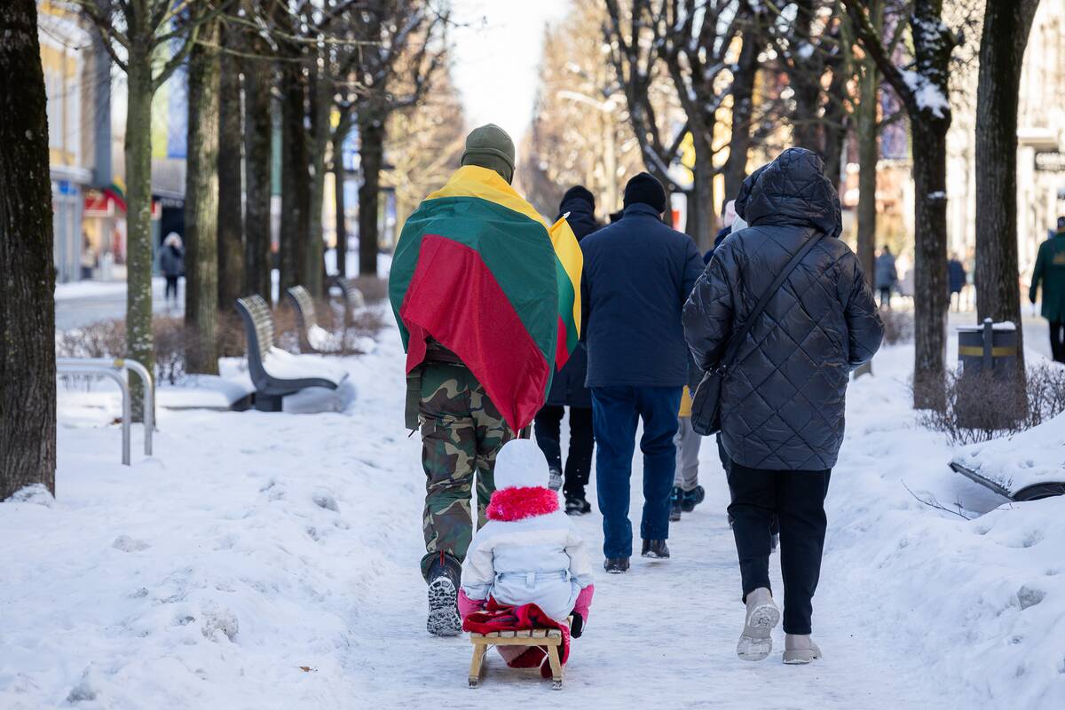 Šventinė Vasario 16-osios eisena 