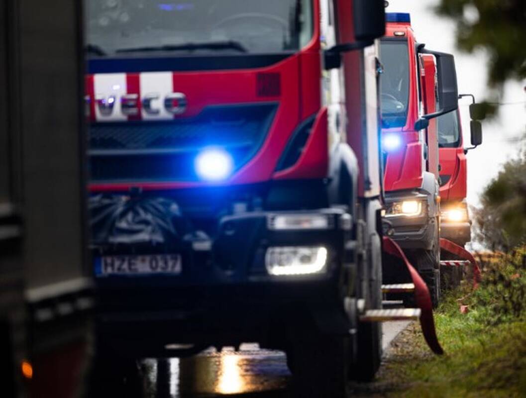 
<span>Kaišiadoryse iš degančio namo evakuoti žmonės, vienas išgabentas į ligoninę </span>
