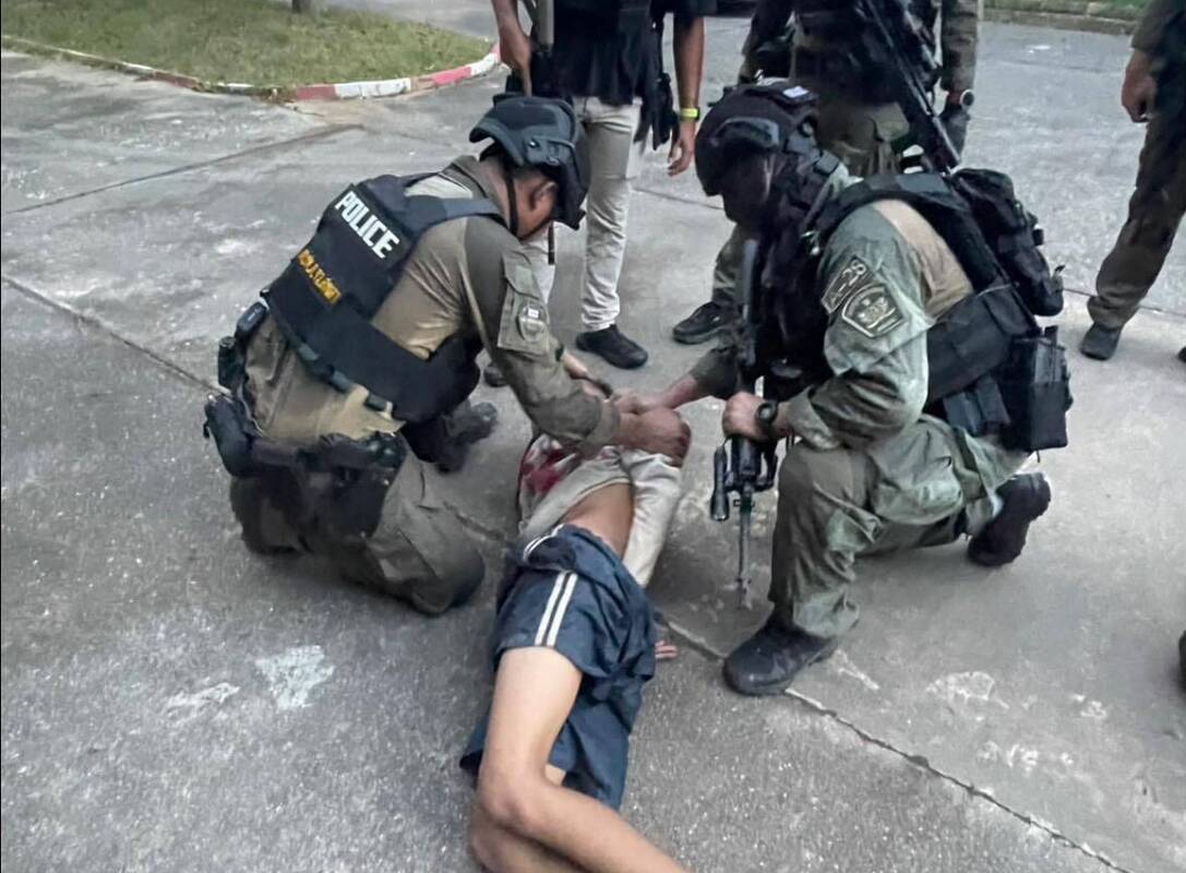 
<span>Tailande per šaudymą mokykloje sužeisti trys žmonės</span>
