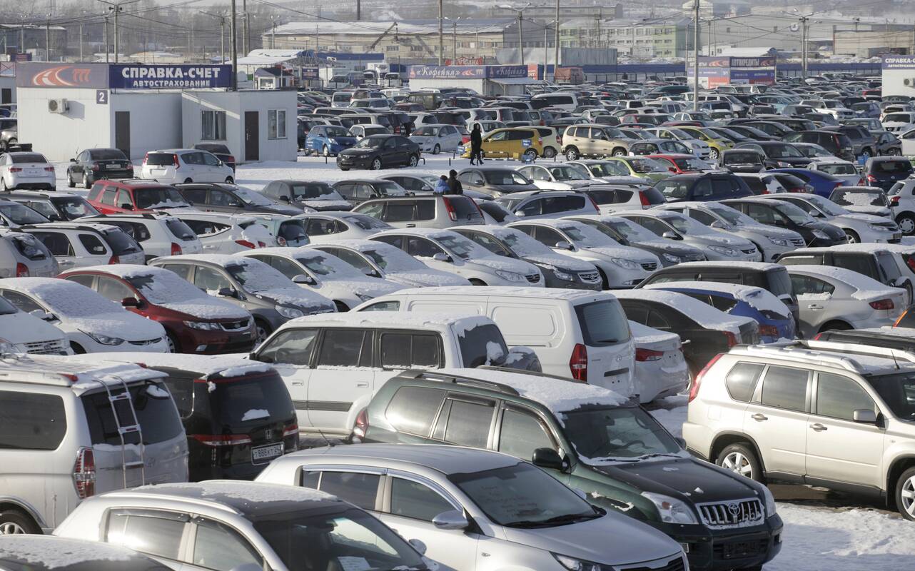 
<span>Rusai toliau sėkmingai perka užsienietiškus automobilius – padeda kinai</span>
