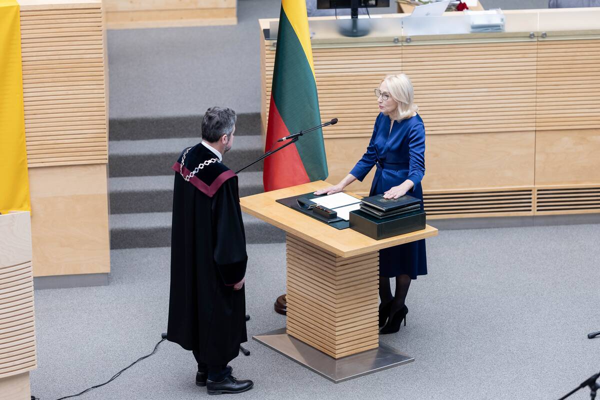 Seime prisiekė Angelė Jakavonytė