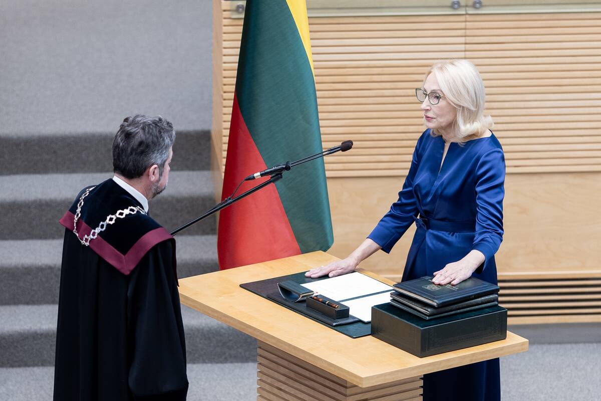Seime prisiekė Angelė Jakavonytė