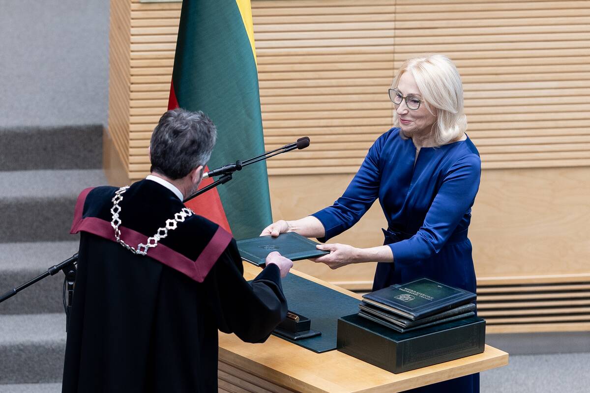 Seime prisiekė Angelė Jakavonytė