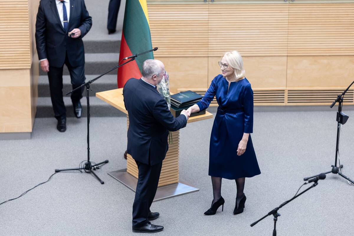 Seime prisiekė Angelė Jakavonytė