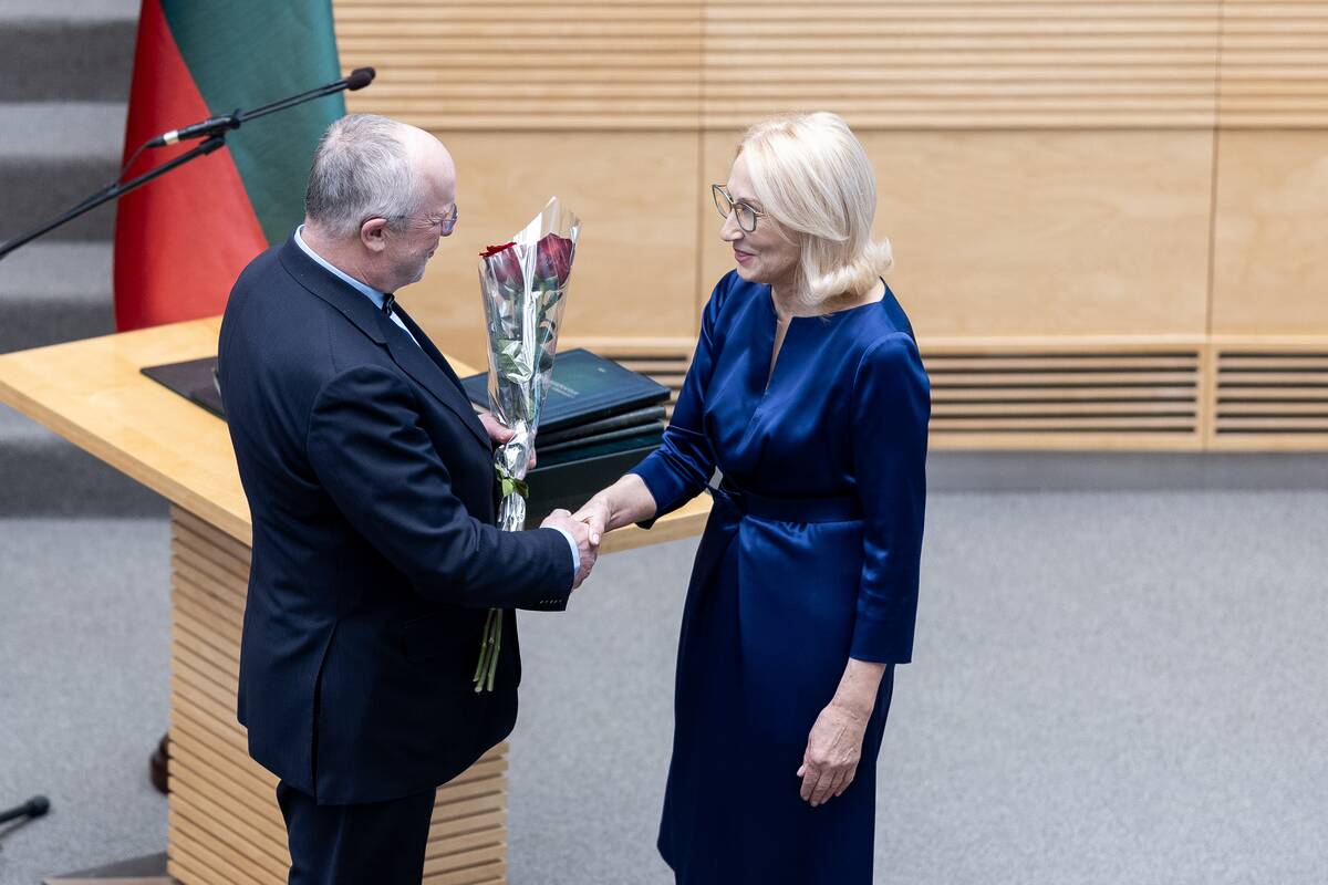 Seime prisiekė Angelė Jakavonytė