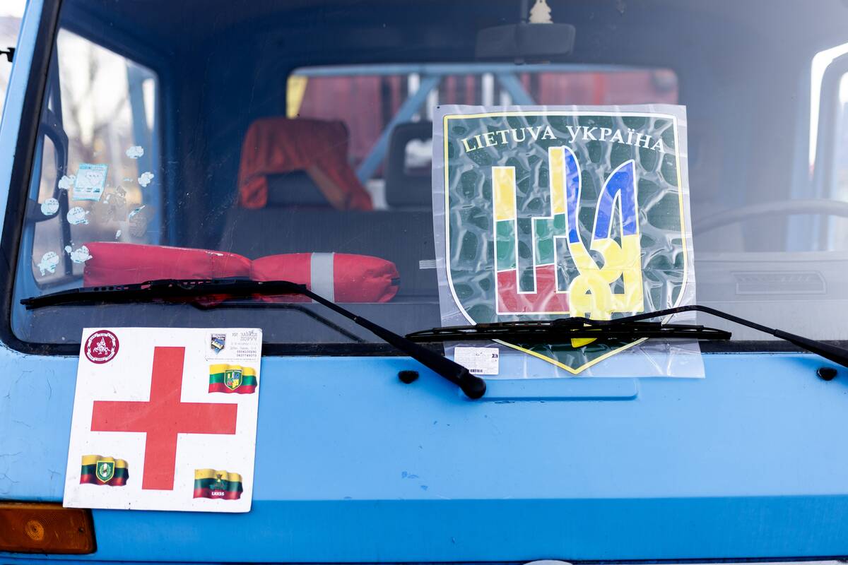 Automobilių ir kitų pagalbos priemonių perdavimas Ukrainai